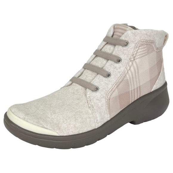 Bzees Womens Ankle Boots 7M Kick Back Taupe Cushioned Insole Arch Support - Picture 2 of 15